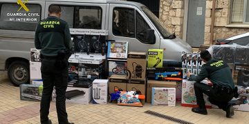 La Guardia Civil sorprende a tres personas desvalijando un camión en el polígono Gran Europa de Torija