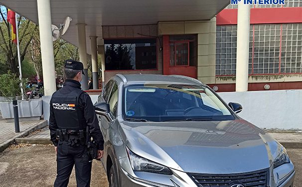 La Policía Nacional detiene al conductor de un vehículo robado que circulaba por la N-II con placas de matrícula falsas