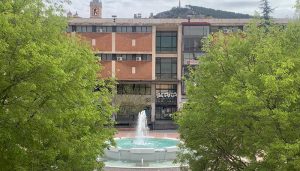 La rehabilitación de la Plaza de España de Cuenca y aledaños y la ejecución del nuevo edificio del Mercado Municipal, más cerca