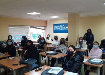 La sede de ACEM acoge un curso de atención sociosanitaria a personas dependientes