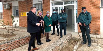 La subdelegada del Gobierno en Cuenca visita el puesto de la Guardia Civil de Almodóvar del Pinar