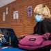 La UCLM recomienda que se mantenga el uso de la mascarilla en aulas, laboratorios y salas de reuniones