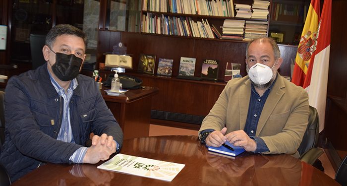 La UCLM y UPA Castilla-La Mancha trazan líneas de actuación conjuntas 1 La UCLM y UPA Castilla-La Mancha trazan líneas de actuación conjuntas