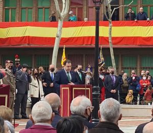 Los optenses se vuelcan en el Homenaje a la Bandera junto al Regimiento Inmemorial del Rey nº1