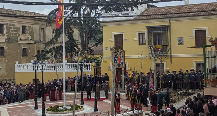 Los optenses se vuelcan en el Homenaje a la Bandera junto al Regimiento Inmemorial del Rey nº1