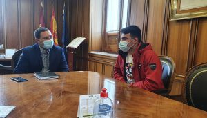 Martínez Chana destaca la importancia de que los jóvenes atletas conquenses tengan ayuda provincial para poder progresar