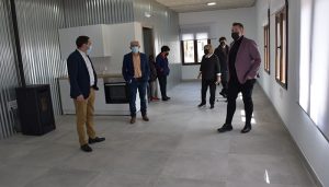 Martínez Chana inaugura la rehabilitación del Centro Social de Almodóvar del Pinar que servirá para acoger las actividades municipales