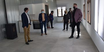 Martínez Chana inaugura la rehabilitación del Centro Social de Almodóvar del Pinar que servirá para acoger las actividades municipales