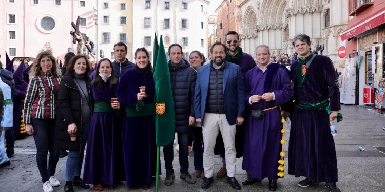 Núñez valora que después de tres años se vuelva a disfrutar con `fe y pasión´ la Semana Santa conquense en esta mañana de Viernes Santo