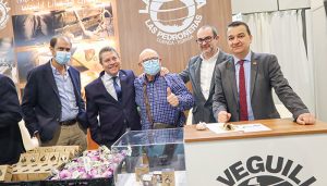 Page valora la repercusión de las ayudas públicas en la industria agroalimentaria que contribuyen a cuadruplicar la inversión privada