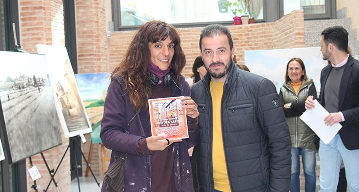 Patricia Jiménez, ganadora del I Certamen de Pintura Rápida Villa de Iniesta