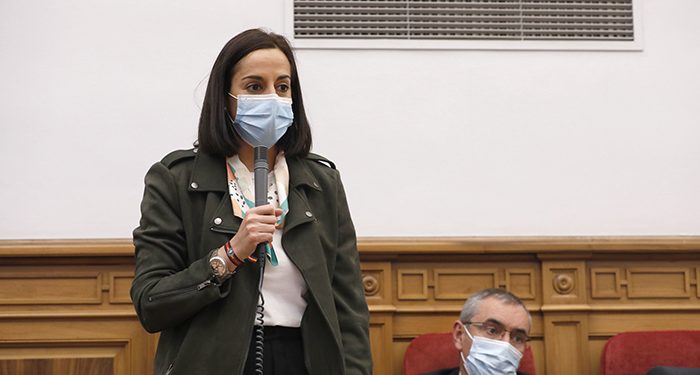 Roldán acusa a Page de haber ocultado la fecha de la firma del cierre del tren y le pregunta por qué no pide a Sánchez que invierta en la línea ferroviaria