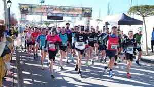 rosario gomez y almudena de la ossa ex aequo y domingo cuevas se llevan la subida a los molinos de mota en una gelida manana