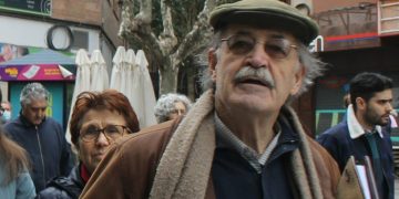 El escritor Simón Guadalajara presenta su última obra literaria titulada ‘ Proezas y miserias de esta España nuestra’.