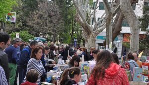 Suspendidas las actividades del Día del Libro en la Plaza de la Hispanidad de Cuenca por la lluvia