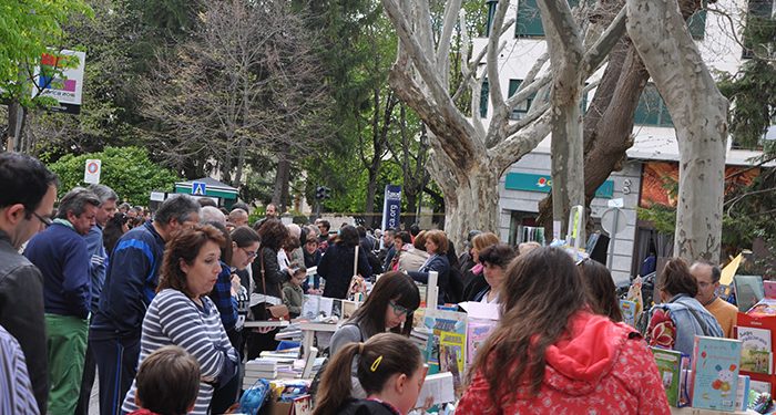 Suspendidas las actividades del Día del Libro en la Plaza de la Hispanidad de Cuenca por la lluvia 1 Suspendidas las actividades del Día del Libro en la Plaza de la Hispanidad de Cuenca por la lluvia