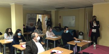 Una quincena de asistentes participan en la jornada sobre mujer rural y emprendimiento en Iniesta