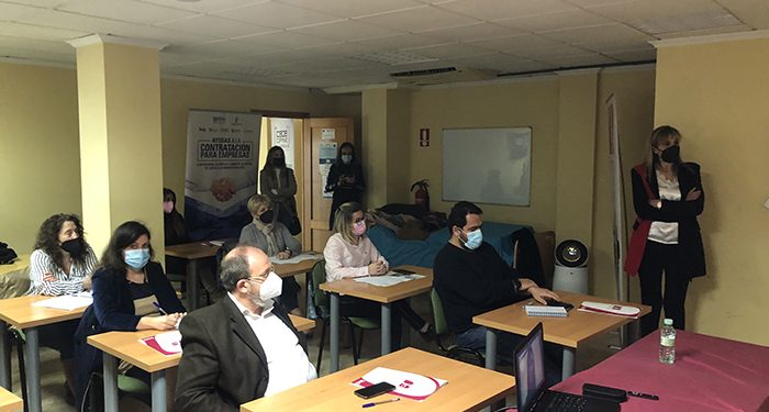 Una quincena de asistentes participan en la jornada sobre mujer rural y emprendimiento en Iniesta 1 Una quincena de asistentes participan en la jornada sobre mujer rural y emprendimiento en Iniesta