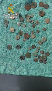 Vendía por internet 50 monedas romanas por 120 euros la Guardia Civil de Cuenca le investiga por un delito contra el patrimonio