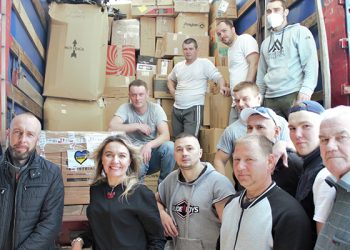 Voluntarios ucranianos de Cuenca, con el apoyo de la asociación Elvira por Ucrania y de la Hípica de la ciudad envían un tráiler de ayuda humanitaria a Ucrania