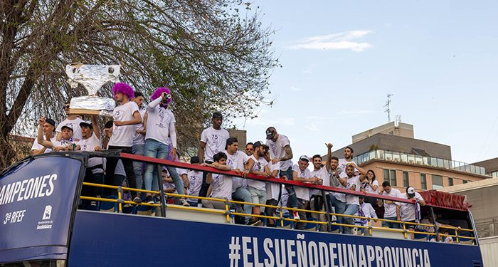 Guadalajara celebra en la calle el histórico ascenso del Dépor