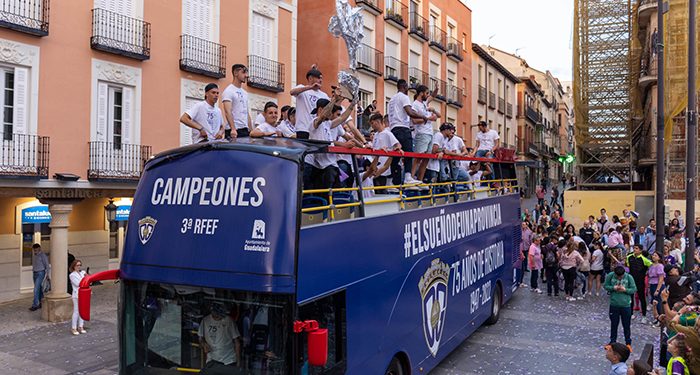 Guadalajara celebra en la calle el histórico ascenso del Dépor