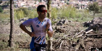 Antonio Cerezo y María Jesús Algarra dominan el VI Duatlón Cross del Queso en Aceite de Villaescusa de Haro