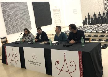 Carlos del Amor debate con los lectores sobre el “peculiar” universo, “a caballo entre la ficción y la realidad” que ofrece en ‘Emocionarte’