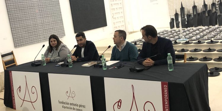 Carlos del Amor debate con los lectores sobre el “peculiar” universo, “a caballo entre la ficción y la realidad” que ofrece en ‘Emocionarte’ 1 carlos del amor encuentro 20220506