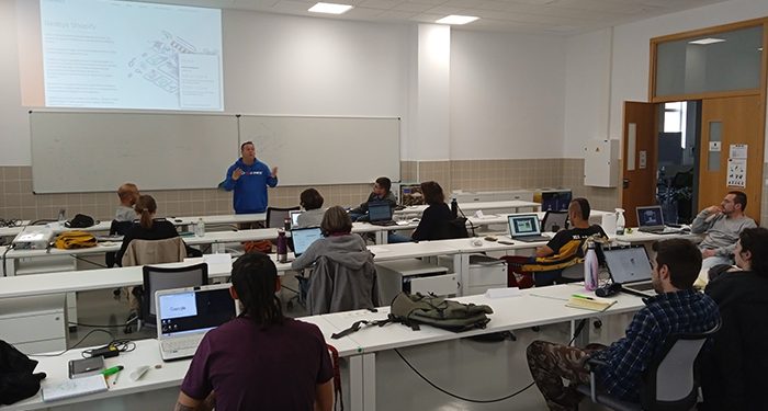 CEOE-Cepyme Cuenca muestra a los participantes de UFIL el modo de desarrollar páginas web 1 CEOE-Cepyme Cuenca muestra a los participantes de UFIL el modo de desarrollar páginas web