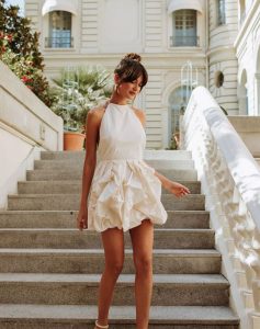 Con qué accesorios combinar los vestidos de fiesta para bodas