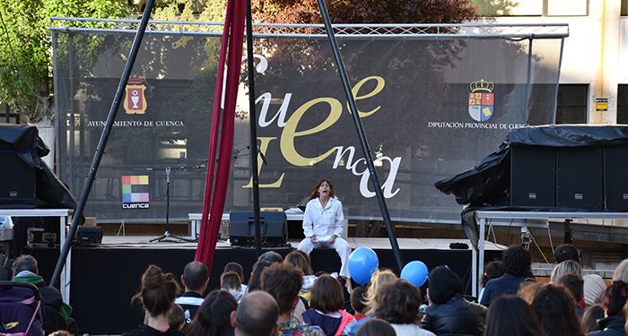 Continúa la feria del libro ‘Cuenca Lee’ que llega a su ecuador con las presentaciones de los libros ´Antón García Abril´ y ´Las haraganas´