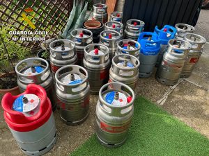 Detenidos en Torrejón del Rey por sustraer 39 bombonas de butano de un comercio