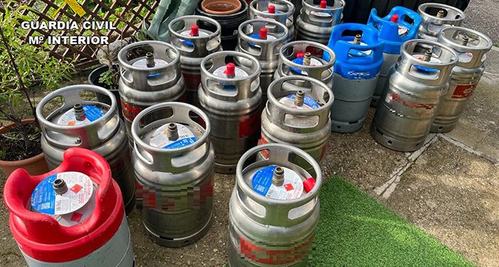 Detenidos en Torrejón del Rey por sustraer 39 bombonas de butano de un comercio 1 Detenidos en Torrejón del Rey por sustraer 39 bombonas de butano de un comercio