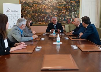 Diputación de Guadalajara y CaixaBank firman el contrato para instalar cajeros automáticos en 33 pueblos