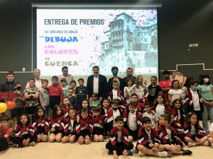 Dolz entrega los premios del certamen de dibujo infantil ‘Los colores de Cuenca’ en su su octava edición