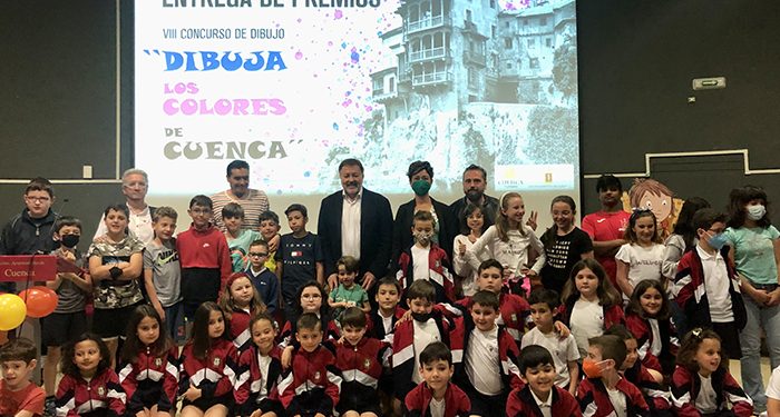 Dolz entrega los premios del certamen de dibujo infantil ‘Los colores de Cuenca’ en su su octava edición 1 Dolz entrega los premios del certamen de dibujo infantil ‘Los colores de Cuenca’ en su su octava edición
