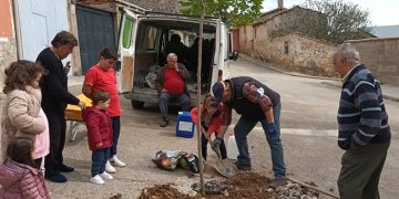 Albendea se suma a la plantación de un Árbol por Europa