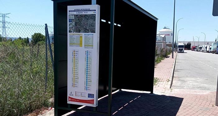 El Ayuntamiento de Cabanillas dota de marquesinas nuevas a varias paradas de autobús que carecían de ella