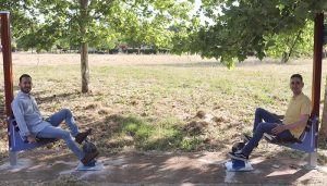 El Ayuntamiento de Cabanillas instala una quincena de aparatos biosaludables en un nuevo «circuito para mayores» en El Mirador