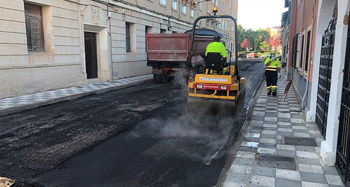 El Ayuntamiento de Cuenca adjudica un contrato para mantenimiento urbano por 1,2 millones de euros para bacheado, asfaltado y reposición de baldosas