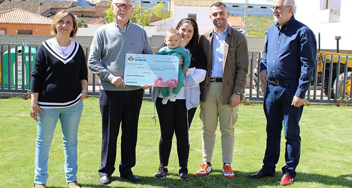 El Ayuntamiento de Sisante potencia la natalidad y el arraigo familiar con el 'cheque bebé'