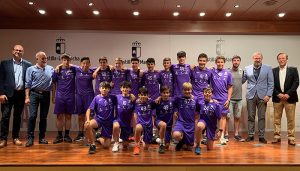 El delegado de la Junta y el de Deportes reciben a los equipos infantiles del Basket Guadalajara y BM Guadalajara, nuevos campeones regionales