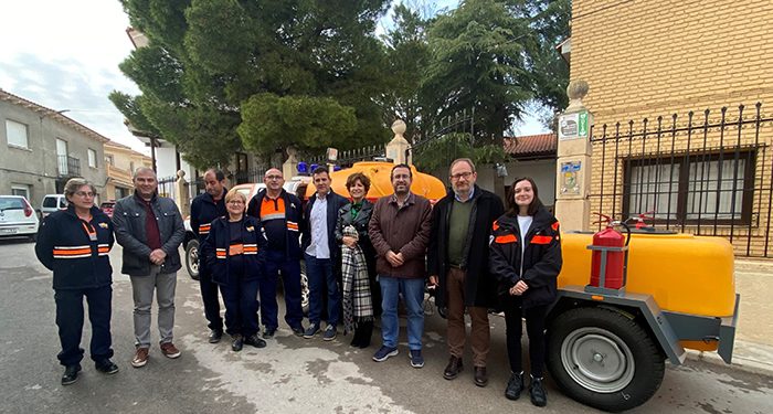 El Gobierno regional dota a la Agrupación de Voluntarios de Protección Civil de Las Mesas de un remolque de carga con depósito de agua 1 El Gobierno regional dota a la Agrupación de Voluntarios de Protección Civil de Las Mesas de un remolque de carga con depósito de agua