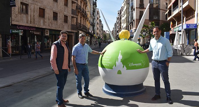 El Gobierno regional en colaboración con Ecovidrio y el Ayuntamiento de Cuenca se suma a la campaña ´Que brille la magia, recicla video en familia´
