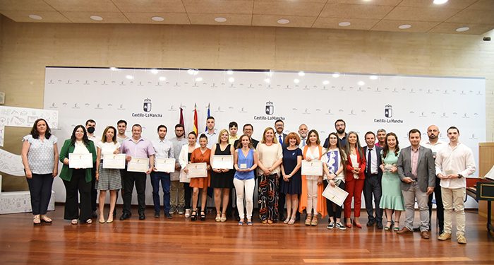 El Gobierno regional felicita a los 21 alumnos y alumnas reconocidos con los premios extraordinarios de Formación Profesional del curso 2020-2021 1 El Gobierno regional felicita a los 21 alumnos y alumnas reconocidos con los premios extraordinarios de Formación Profesional del curso 2020-2021