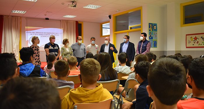 El Servicio 1-1-2 visita el CRA ‘Elena Fortún’ de Arcas para enseñar el uso del teléfono de emergencias