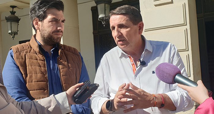 Eladio Freijo: “Olcina lleva 3 años cobrando un sueldo público y ha dejado perder 10 millones de euros para la ciudad” 1 Eladio Freijo “Olcina lleva 3 años cobrando un sueldo público y ha dejado perder 10 millones de euros para la ciudad”