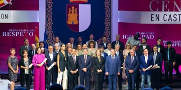 Eugenia Silva y Ángela Vallvey agradecen recibir la Medalla de Oro de Castilla-La Mancha, acreedoras del honor que supone este galardón