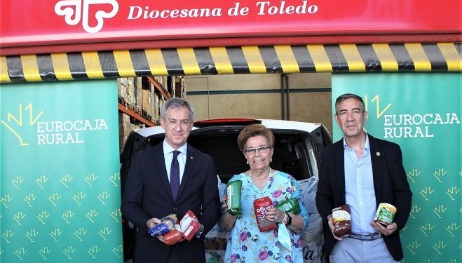 Eurocaja Rural entrega a Cáritas los 2.500 kg de alimentos no perecederos donados por sus profesionales en el 'Desafío 2022'